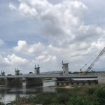 Dự án Đập dâng sông Trà Khúc vắng công nhân, xe máy dừng hoạt động