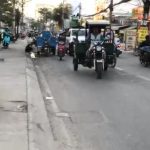 Hàng loạt xe tự chế dàn hàng ngang trên đường