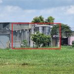 Một ngôi nhà xây dựng chồng lấn lên phần đất giao thông thuộc một phần thửa 64, tờ bản đồ số 42